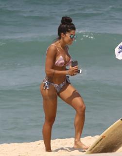 Aline Campos feet photo thumbnail