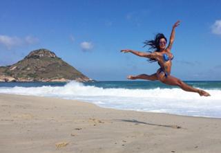 Aline Campos feet photo thumbnail