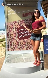 Aline Campos feet photo thumbnail