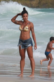 Aline Campos feet photo thumbnail