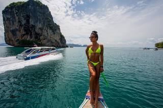 Aline Campos feet photo thumbnail