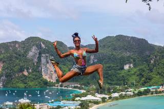 Aline Campos feet photo thumbnail