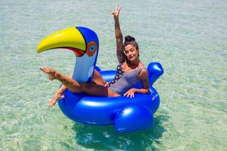 Aline Campos feet photo thumbnail