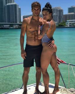 Aline Campos feet photo thumbnail