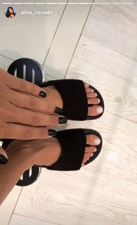 Aline Campos feet photo thumbnail