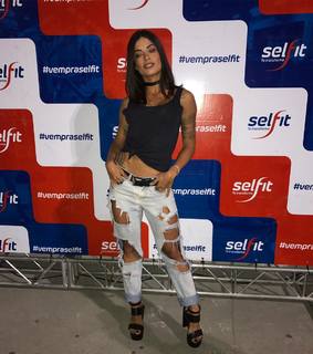 Aline Campos feet photo thumbnail