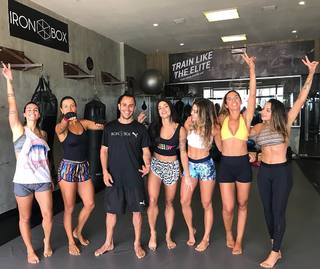 Aline Campos feet photo thumbnail