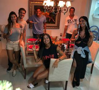 Aline Campos feet photo thumbnail