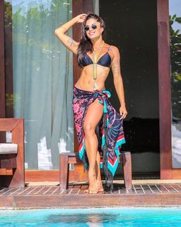 Aline Campos feet photo thumbnail