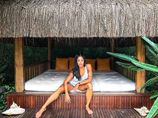 Aline Campos feet photo thumbnail