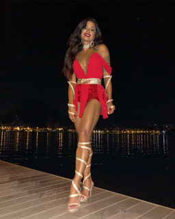 Aline Campos feet photo thumbnail