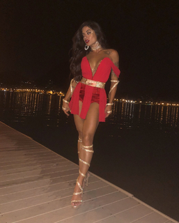 Aline Campos feet photo thumbnail