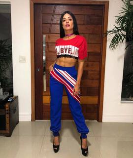 Aline Campos feet photo thumbnail