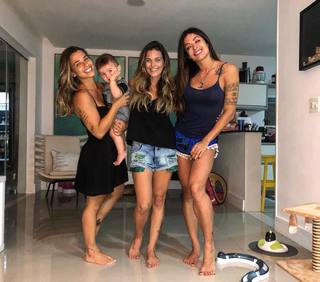 Aline Campos feet photo thumbnail