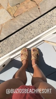 Aline Campos feet photo thumbnail