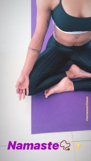 Aline Campos feet photo thumbnail