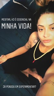 Aline Campos feet photo thumbnail