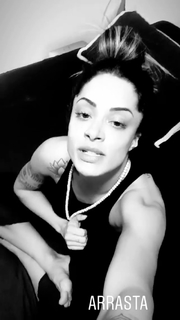 Aline Campos feet photo thumbnail