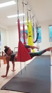 Aline Campos feet photo thumbnail