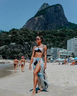 Aline Campos feet photo thumbnail