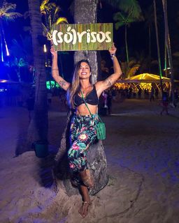 Aline Campos feet photo thumbnail