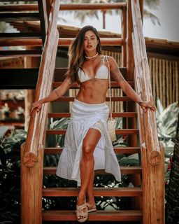 Aline Campos feet photo thumbnail