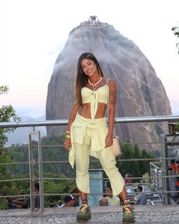 Aline Campos feet photo thumbnail