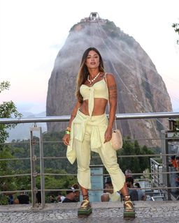 Aline Campos feet photo thumbnail