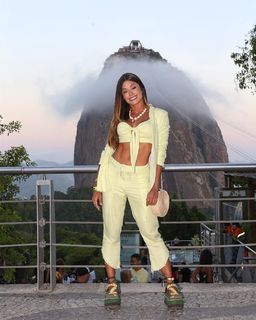 Aline Campos feet photo thumbnail