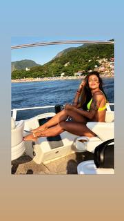 Aline Campos feet photo thumbnail