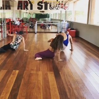 Aline Campos feet photo thumbnail