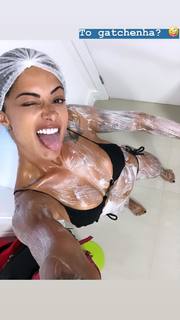 Aline Campos feet photo thumbnail