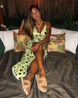 Aline Campos feet photo thumbnail