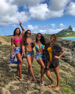 Aline Campos feet photo thumbnail