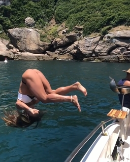 Aline Campos feet photo thumbnail