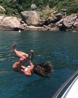 Aline Campos feet photo thumbnail