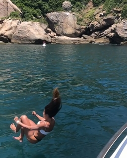 Aline Campos feet photo thumbnail