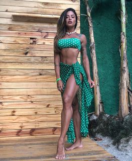 Aline Campos feet photo thumbnail