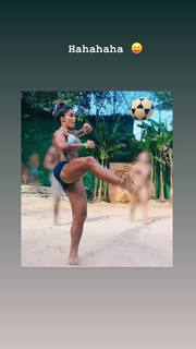 Aline Campos feet photo thumbnail