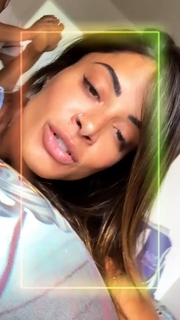 Aline Campos feet photo thumbnail