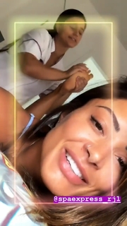 Aline Campos feet photo thumbnail