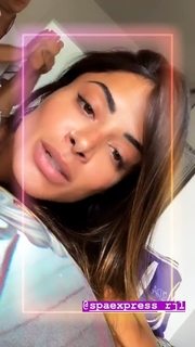 Aline Campos feet photo thumbnail