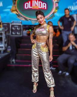 Aline Campos feet photo thumbnail