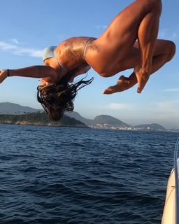 Aline Campos feet photo thumbnail