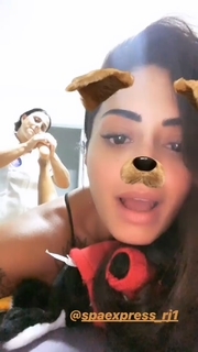 Aline Campos feet photo thumbnail