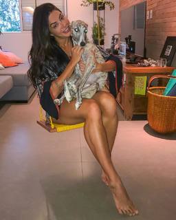 Aline Campos feet photo thumbnail