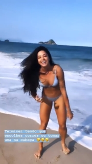 Aline Campos feet photo thumbnail