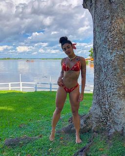 Aline Campos feet photo thumbnail