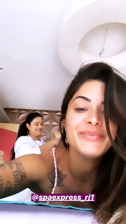 Aline Campos feet photo thumbnail