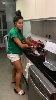 Aline Campos feet photo thumbnail